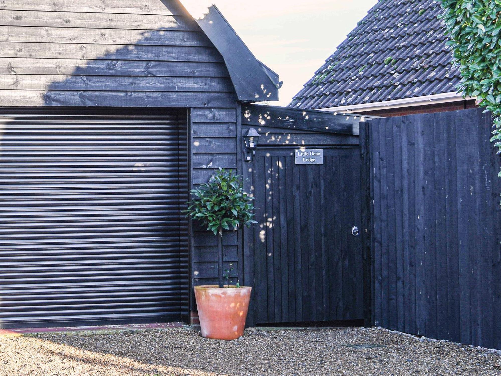 Little Dene Lodge By The Suffolk Cottage Collection Pakenham Exterior photo